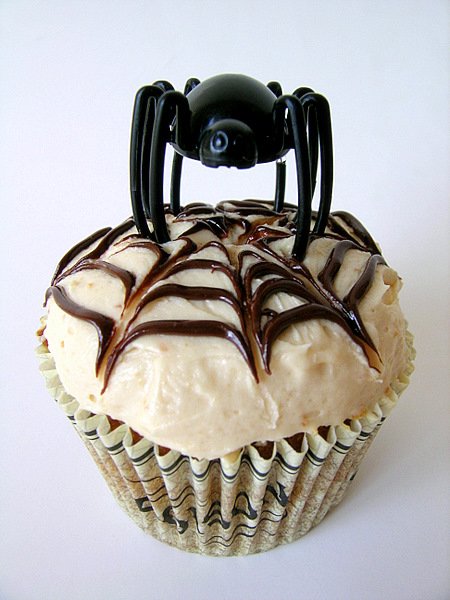 Spooky spiderweb cupcakes for Halloween with spider topper and cobweb design spider halloween cupcakes