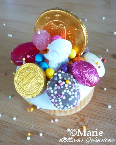 treasure themed cupcake decoration