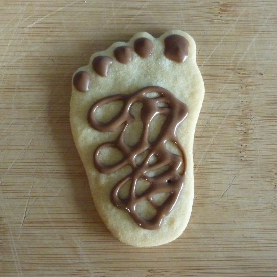 Ice on the Hobbit Hair chocolate icing on cookie Chocolate detail icing on cookie foot feet