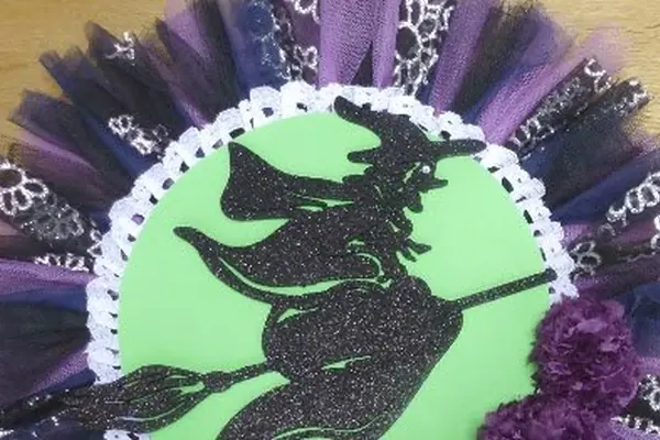 Easy How to Make a Tulle Wreath for Halloween