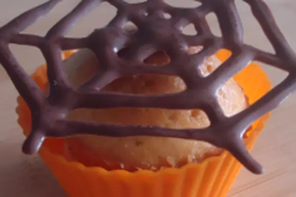How to Decorate Spider Cupcakes for Halloween